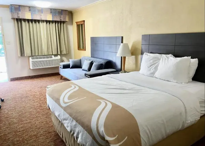 Hibiscus Inn & Suites