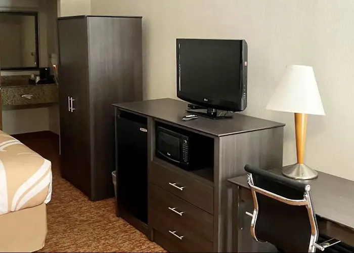 Hibiscus Inn & Suites